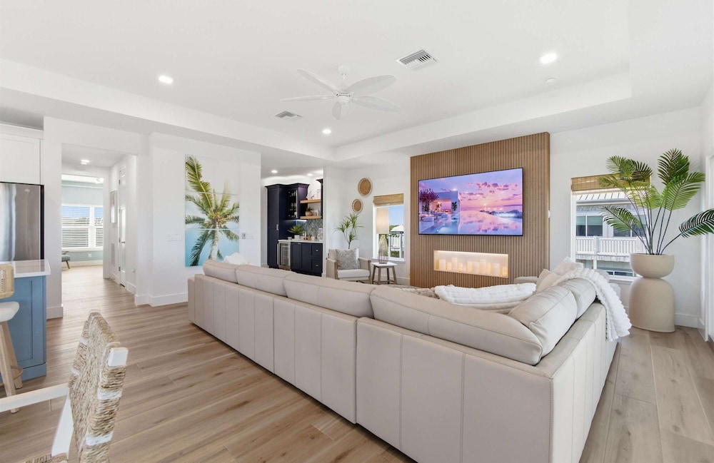 Ocean Views Beach Optional Heated Pool Spa