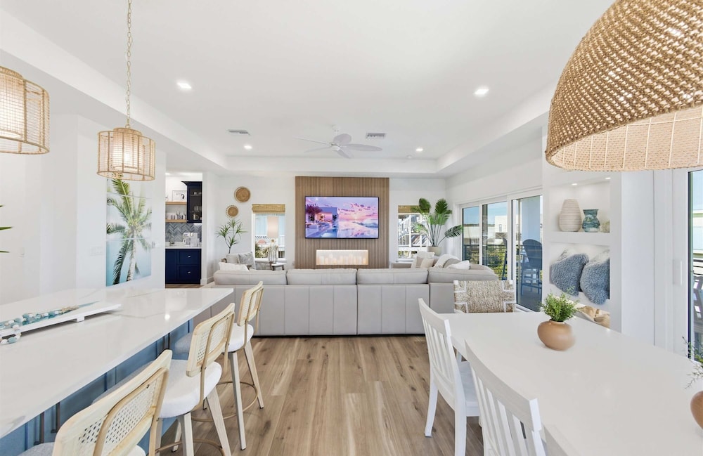 Ocean Views Beach Optional Heated Pool Spa