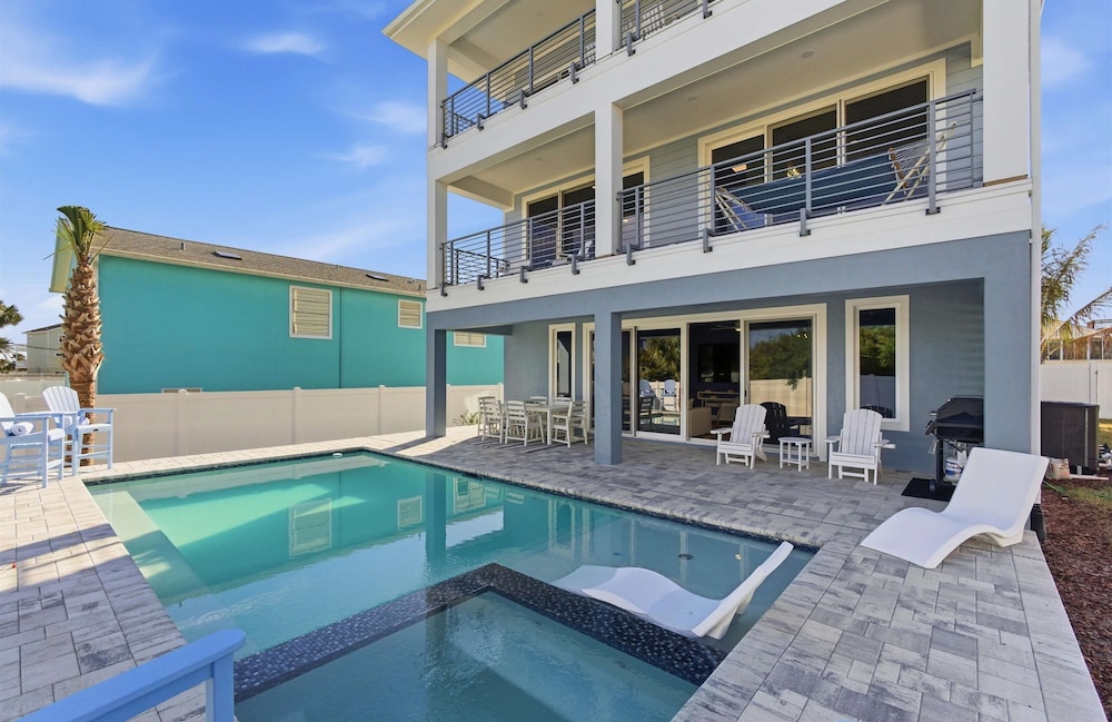 Ocean Views Beach Optional Heated Pool Spa