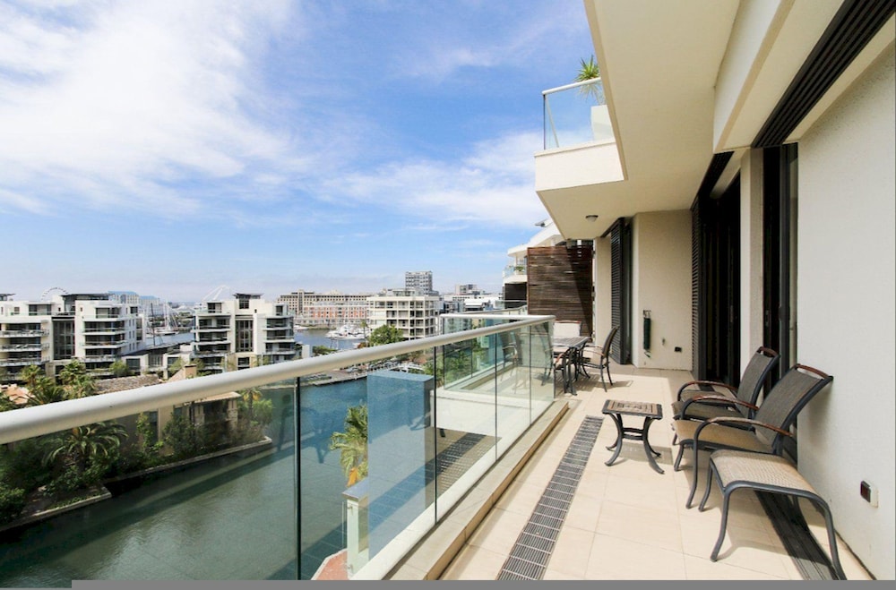 Executive Yacht View Two Bedroom Apartment - 409