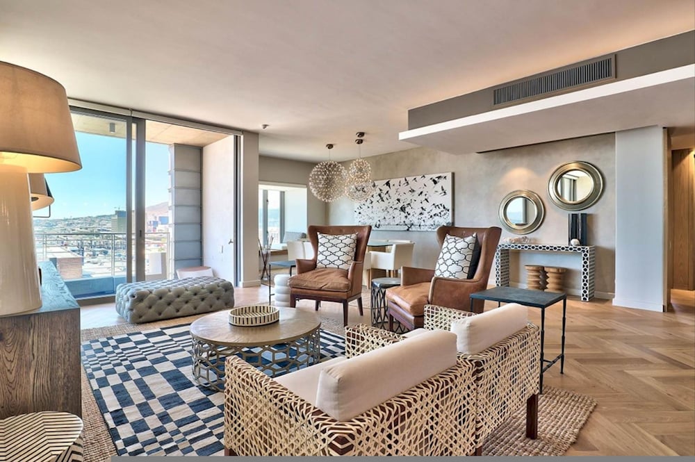 Executive Yacht View Two Bedroom Apartment - 007