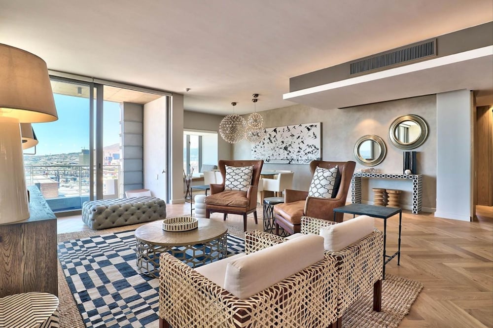Executive Yacht View Two Bedroom Apartment - 002