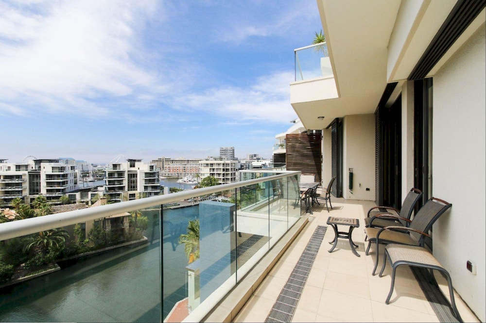 Executive Yacht View Two Bedroom Apartment - 208