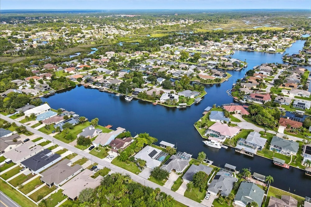 Boaters Dream Pool Spa Dock Walking Biking