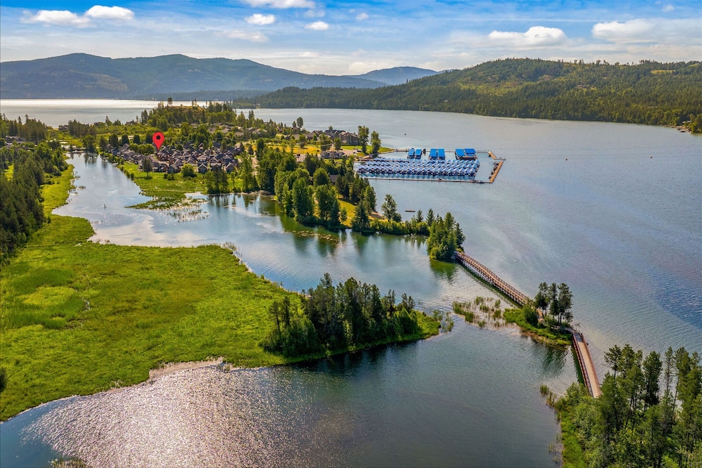 Boat on Lake Pend Oreille Ski at Schweitzer