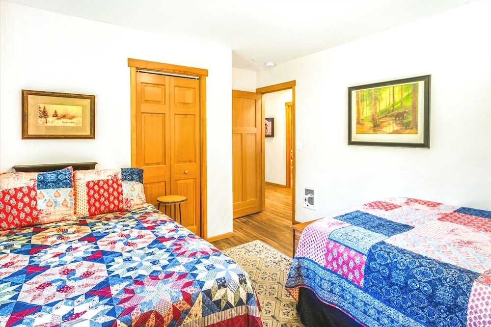 Cottonwood Chalet in Packwood