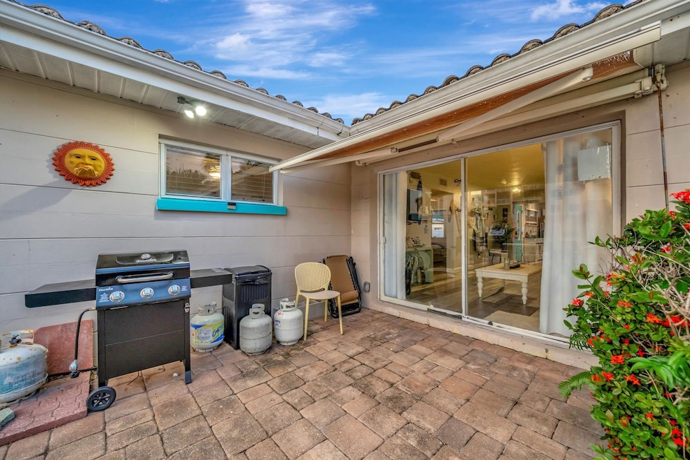 Dolphin Suite 2B Pet Friendly Waterfront Dock