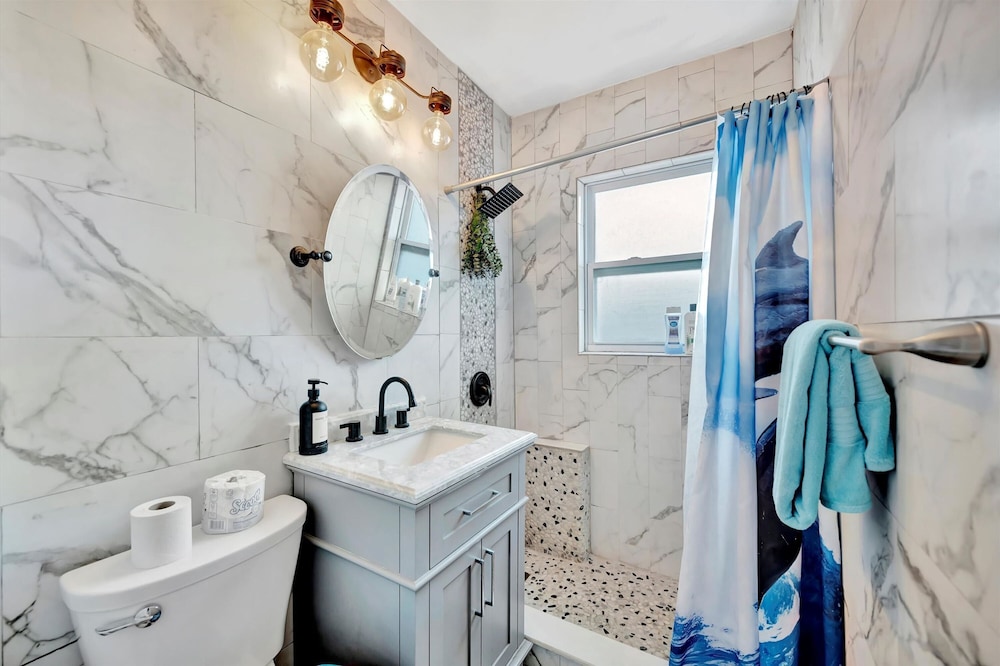 Seashell Suite 1B Pet Friendly Waterfront Dock