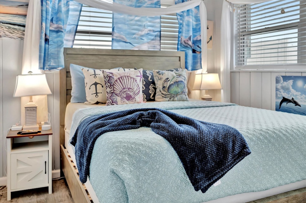Seashell Suite 1B Pet Friendly Waterfront Dock
