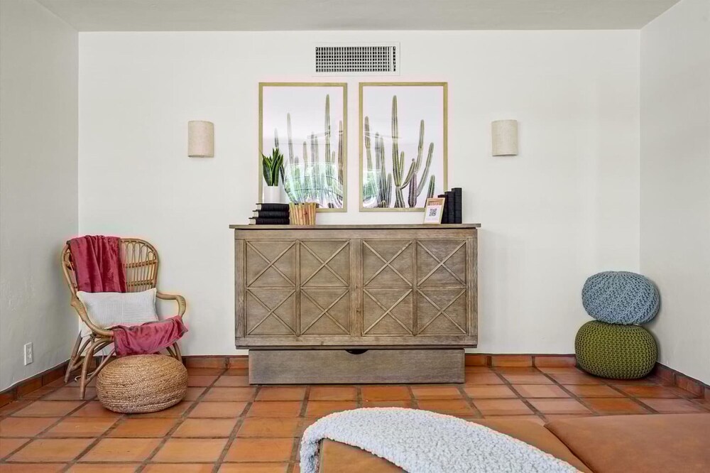 Mid-century Modern Oasis w Calm Backyard Escape