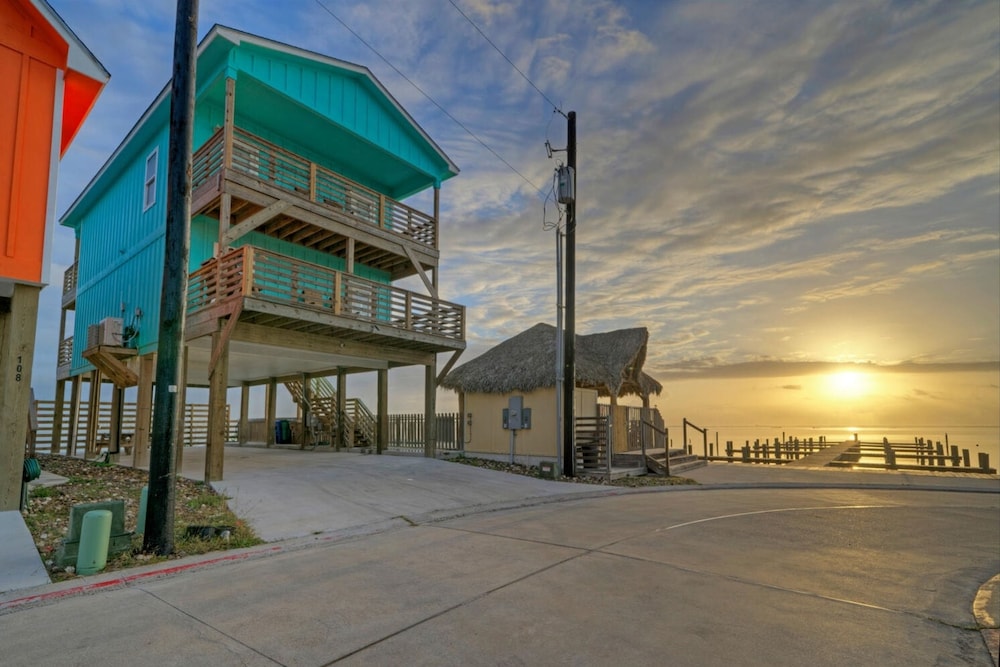 Marlin Madness by Avantstay Waterfront Getaway w Community Pool Boat Dock