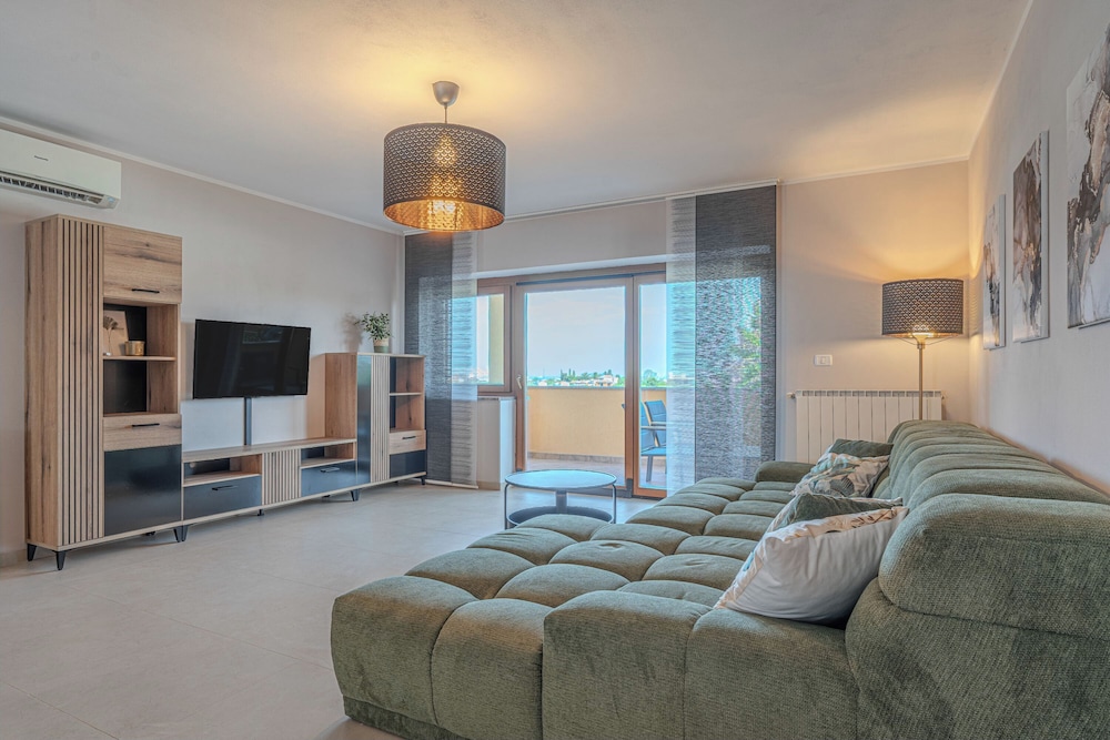 Seaview Apartment Double D