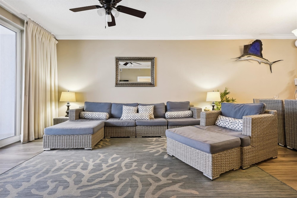 Twin Palms by Book That Condo