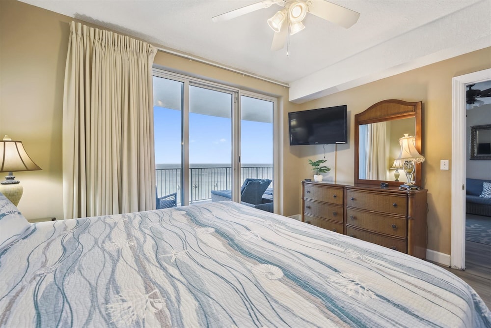 Twin Palms by Book That Condo