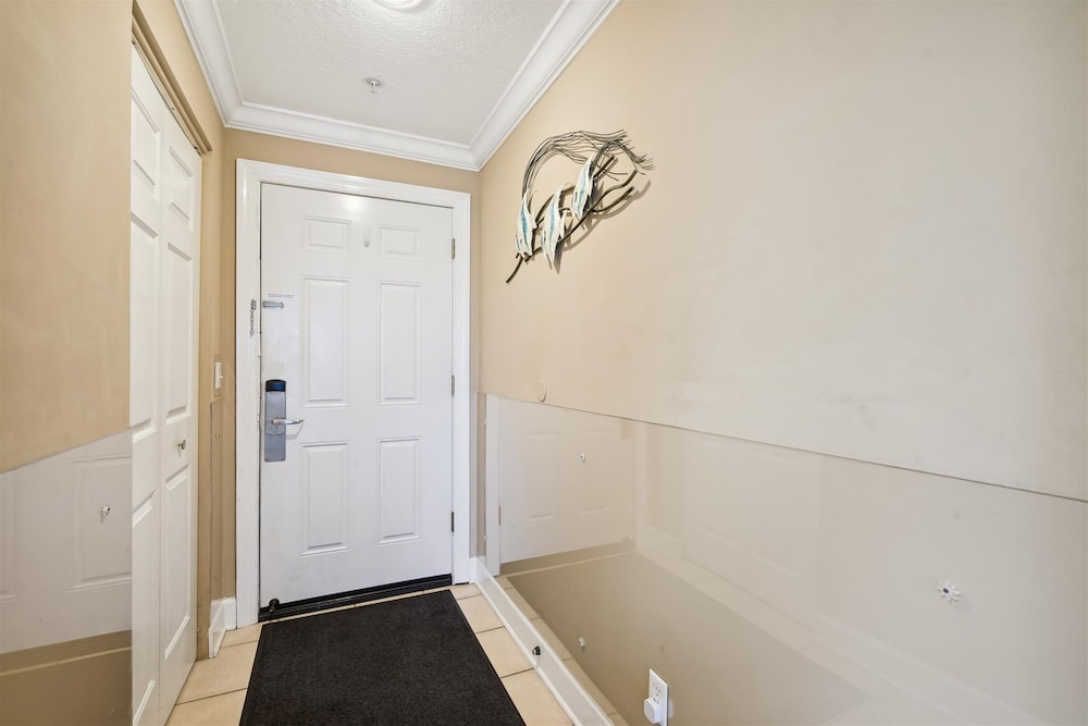 Twin Palms by Book That Condo