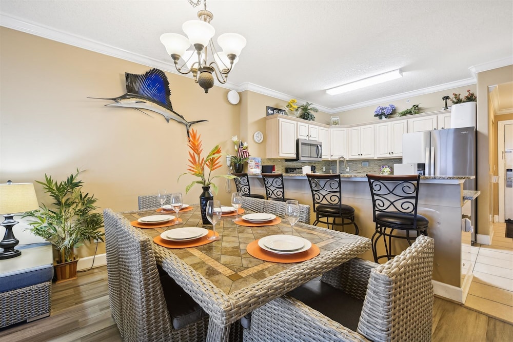 Twin Palms by Book That Condo