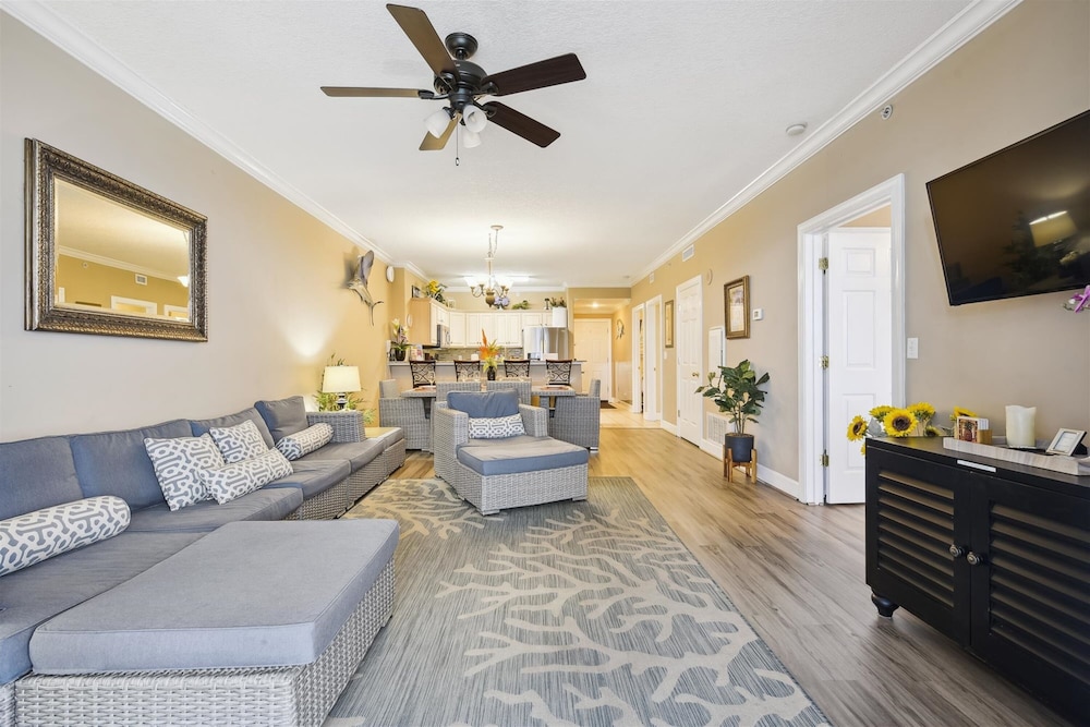 Twin Palms by Book That Condo