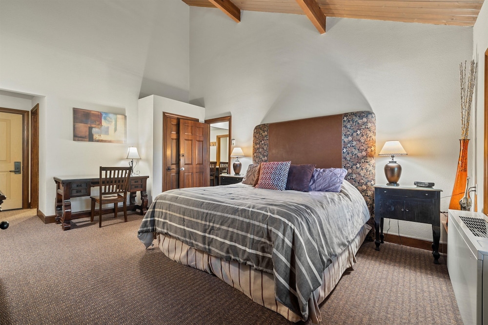 Pine Haven Lodge view 2