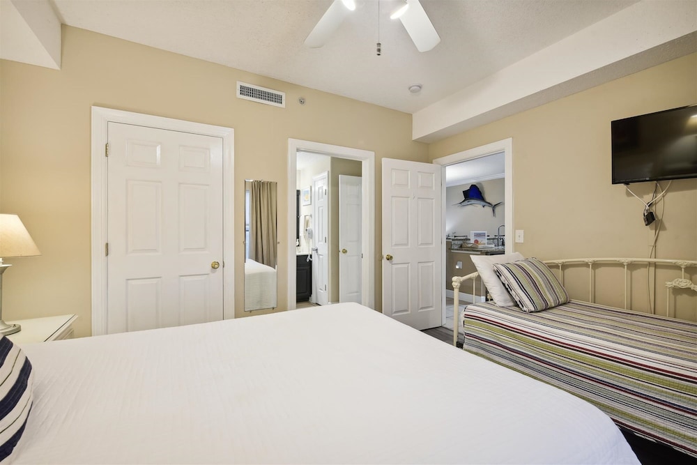 Twin Palms by Book That Condo