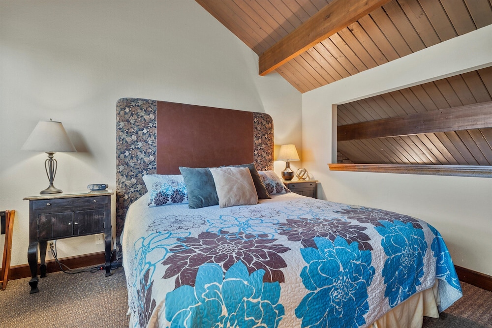 Pine Haven Lodge view 3