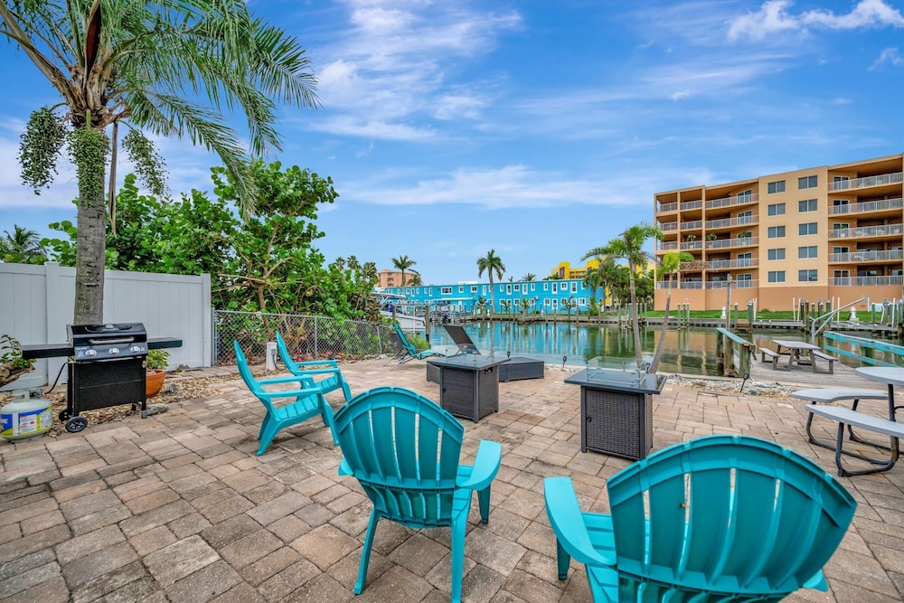 Seashell Suite 1B Pet Friendly Waterfront Dock