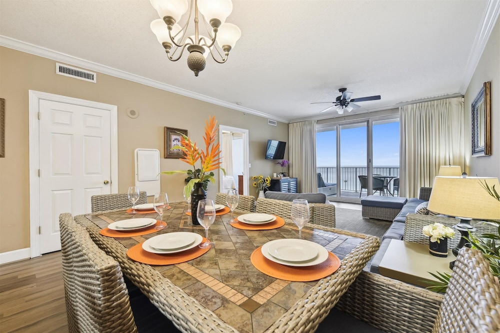 Twin Palms by Book That Condo