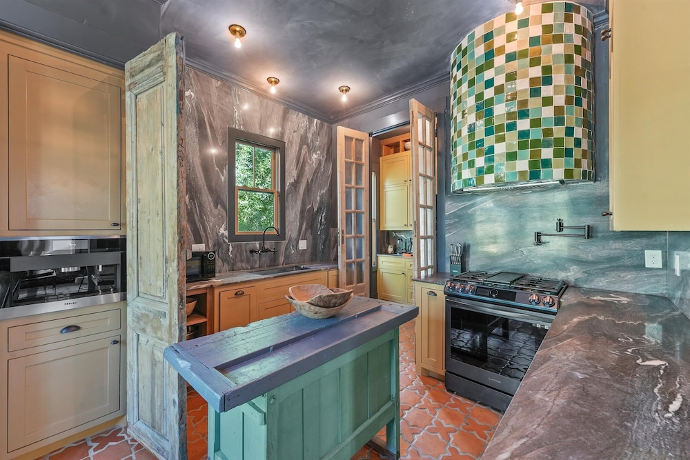 Ebb and Glow Retreat by Ryson Vacation Rentals