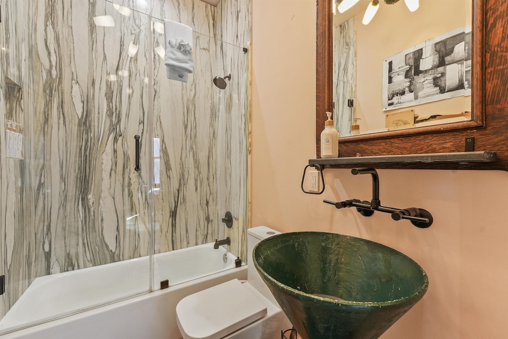 Ebb and Glow Retreat by Ryson Vacation Rentals