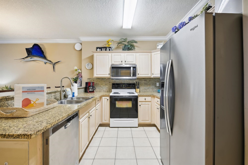 Twin Palms by Book That Condo