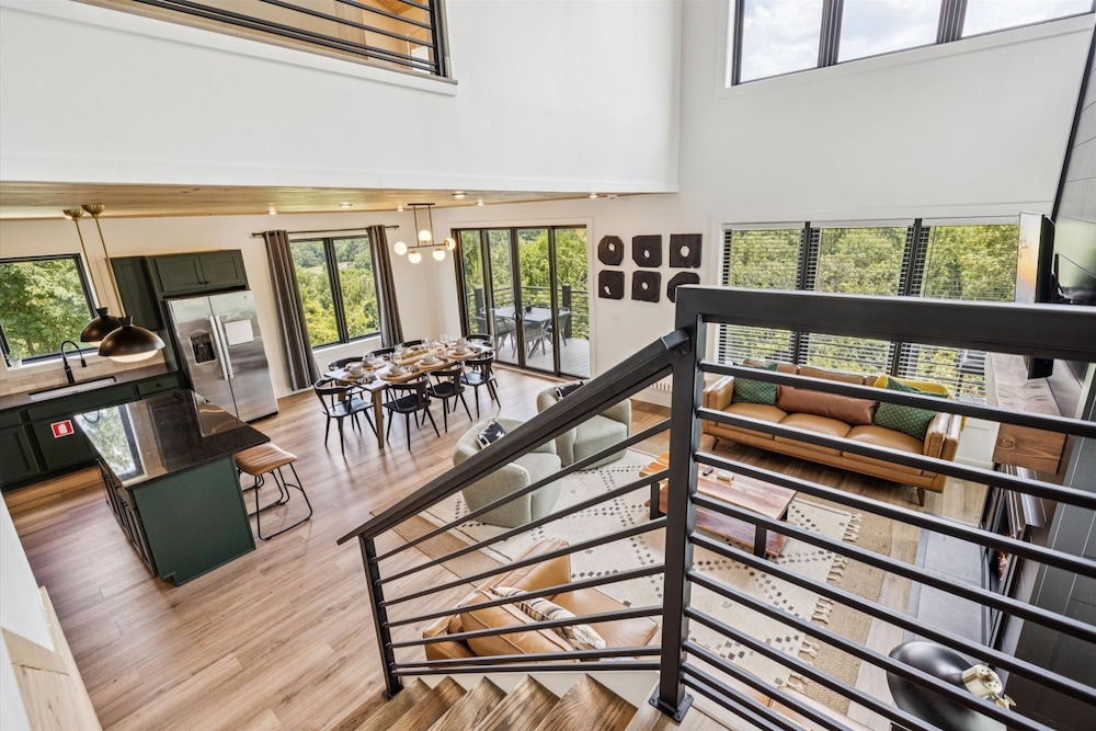Luxury Cabin w Indoor Pool Hot Tub Game Room