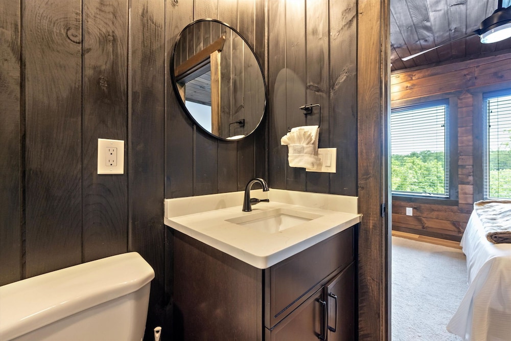 Gorgeous Brand-new Home w Pool Game Room Hot Tub
