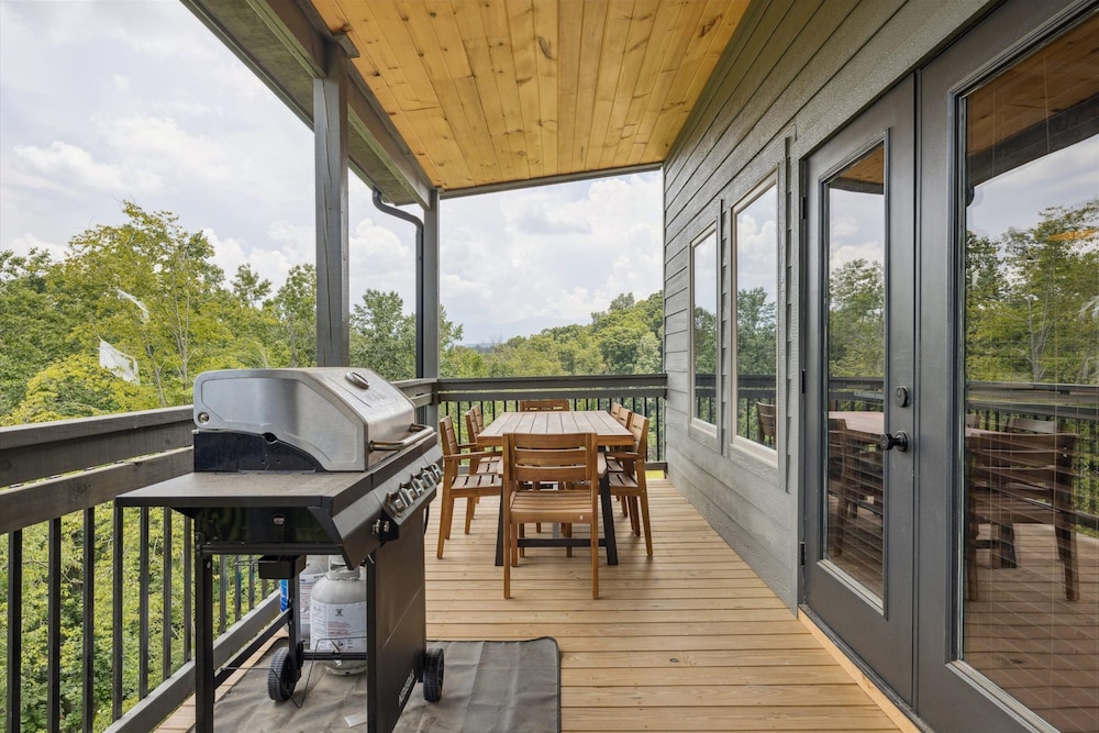 Gorgeous Brand-new Home w Pool Game Room Hot Tub
