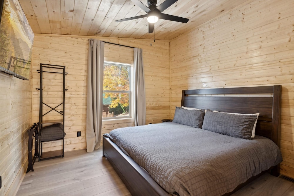 2 Brand New Cabins for Family Retreat