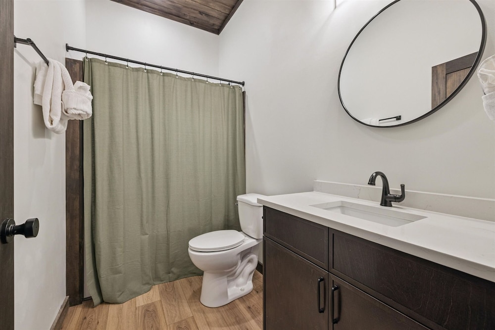 Gorgeous Brand-new Home w Pool Game Room Hot Tub