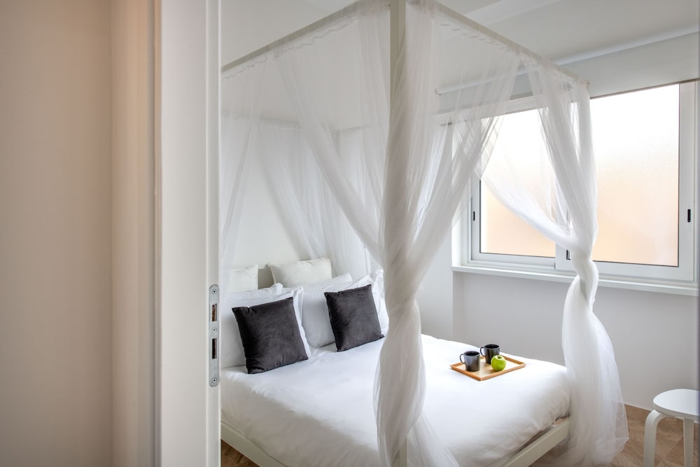 Ruggero City View Apartment by Wonderful Italy
