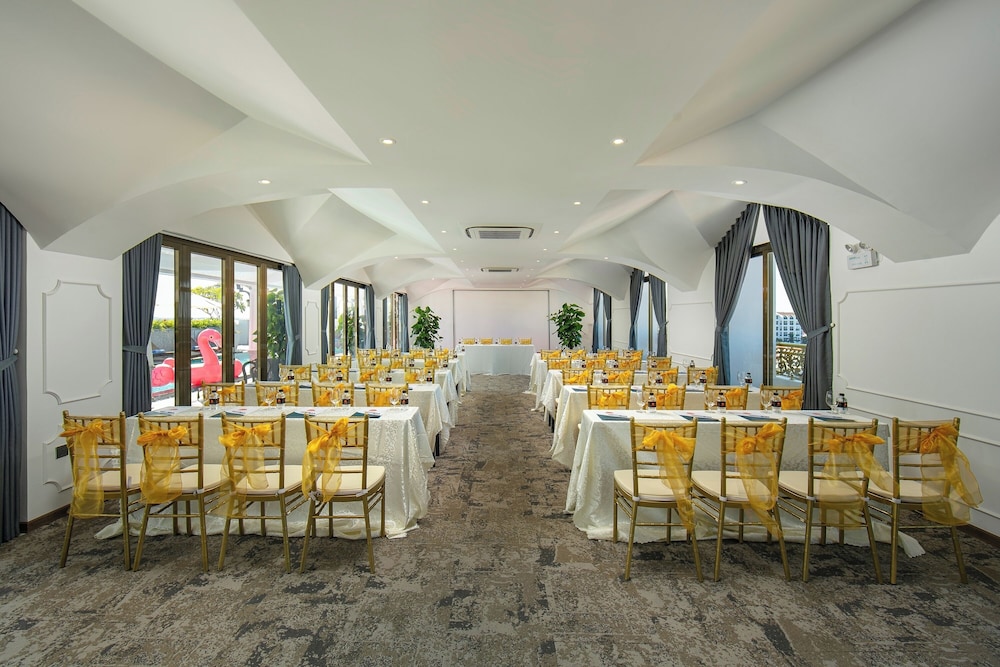 Grand Sunrise Palace Hoi An- A Luxury Indochine Hotel & Spa 23