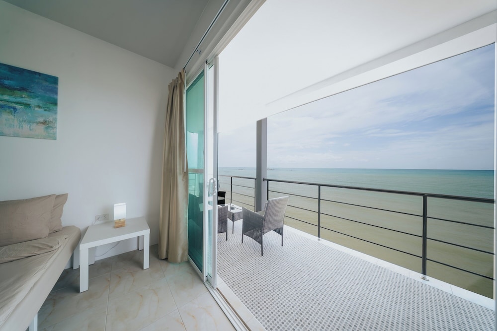 Phaladise Beach Villa at Phala Beach, Ban Chang