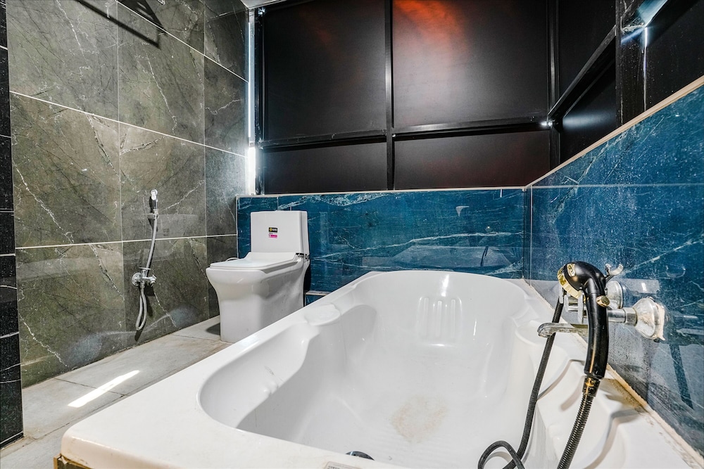 Fabhotel Prime Dumas