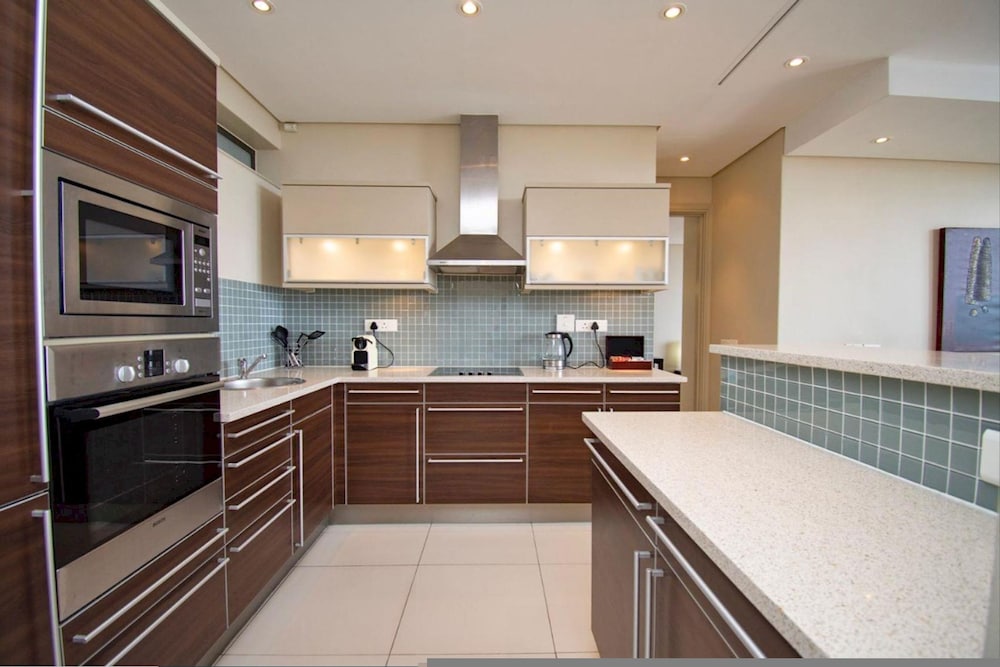Executive Yacht View Two Bedroom Apartment - 007