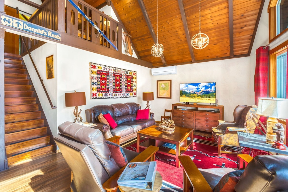 Cottonwood Chalet in Packwood