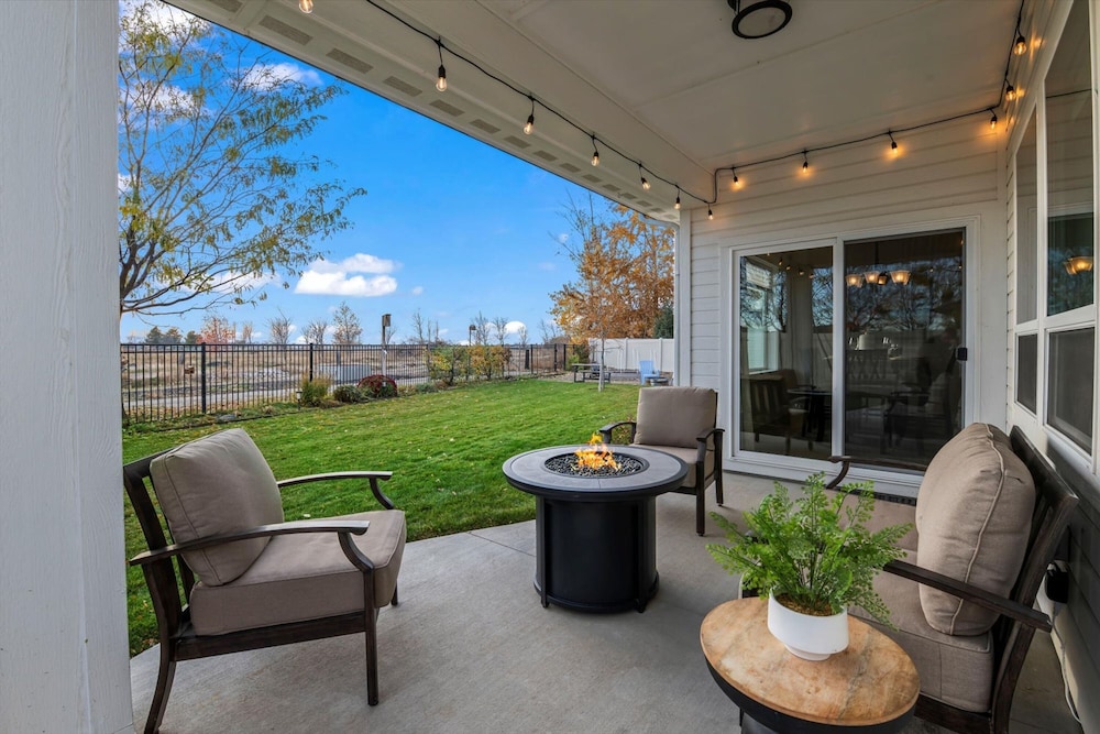 Single-level Gem Sauna - Fire Pit - Swing Set