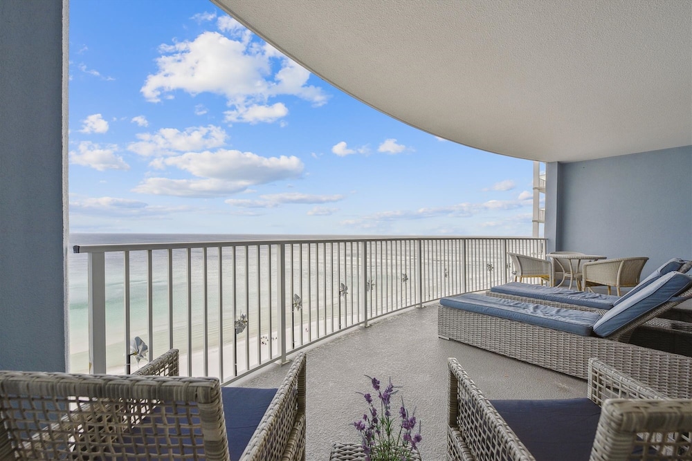 Twin Palms by Book That Condo
