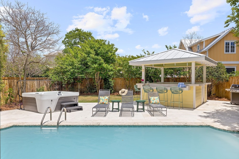 Woodward Way Luxe Villa Near Beach w Pool Hot Tub Stocked Chef s Kitchen