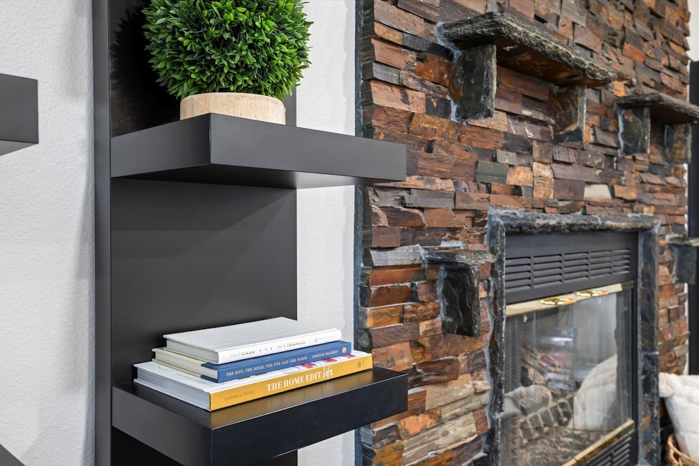 Cozy 5BR w Fire Pit BBQ Near Topgolf Fun