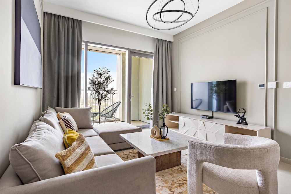 Silkhaus Modern Chic in New Tower Pool Gym