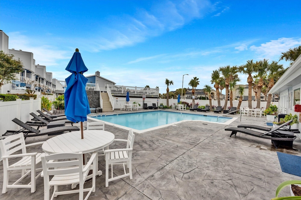 Cove View Condominiums