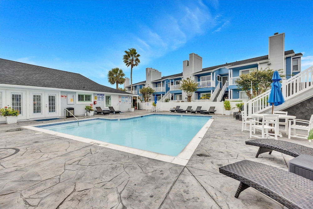 Cove View Condominiums