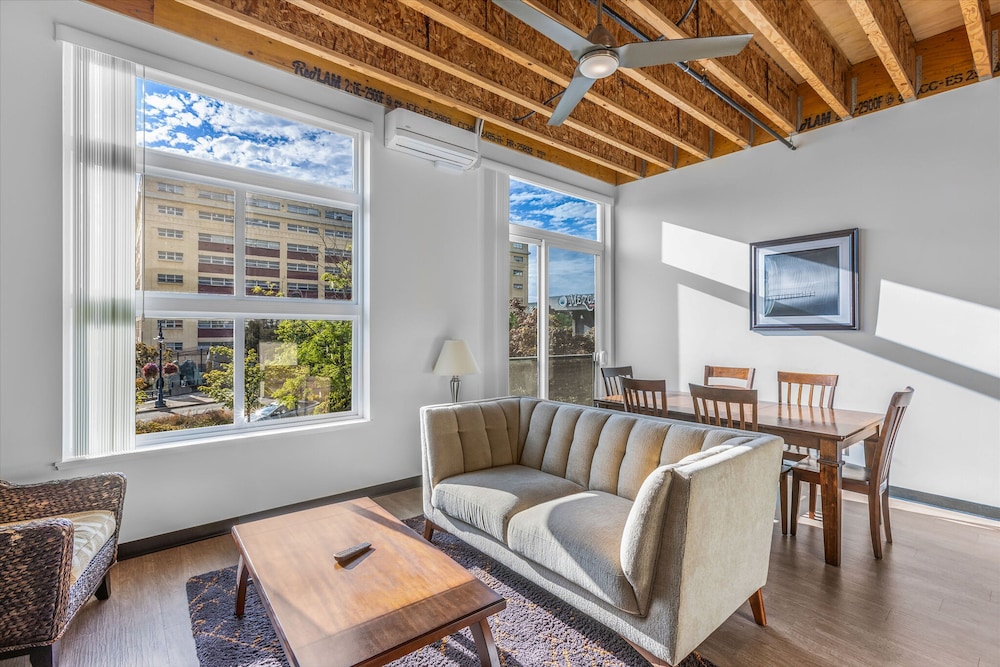 Tracyton Condo 202 in Bremerton