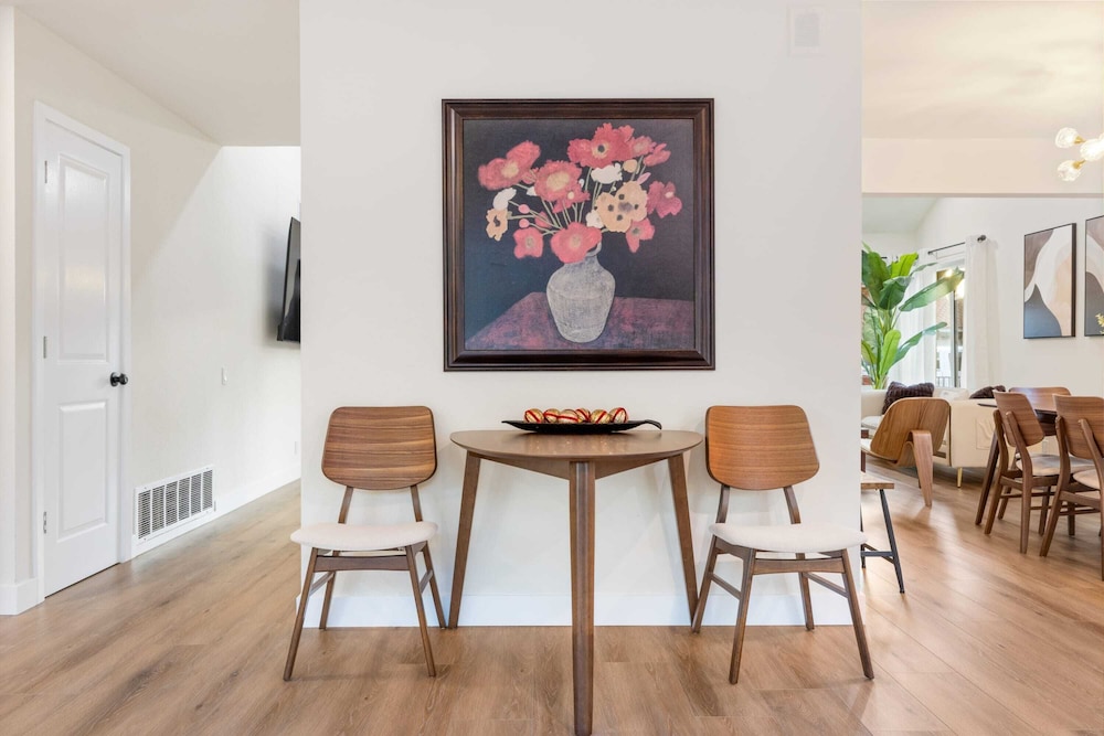 @ Marbella Lane - Cozy Gem Near Nature Trails
