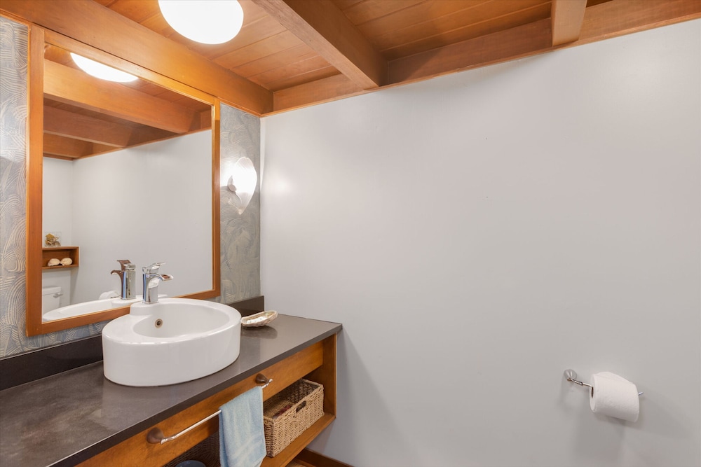Puzzle Point Lodge in Poulsbo
